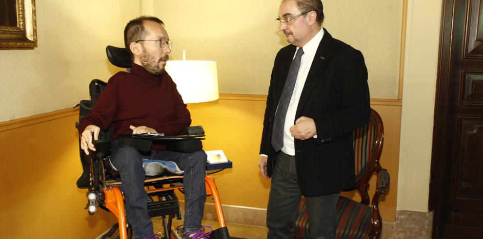 Lambán recibe las sugerencias de Podemos antes de asistir a la conferencia de presidentes