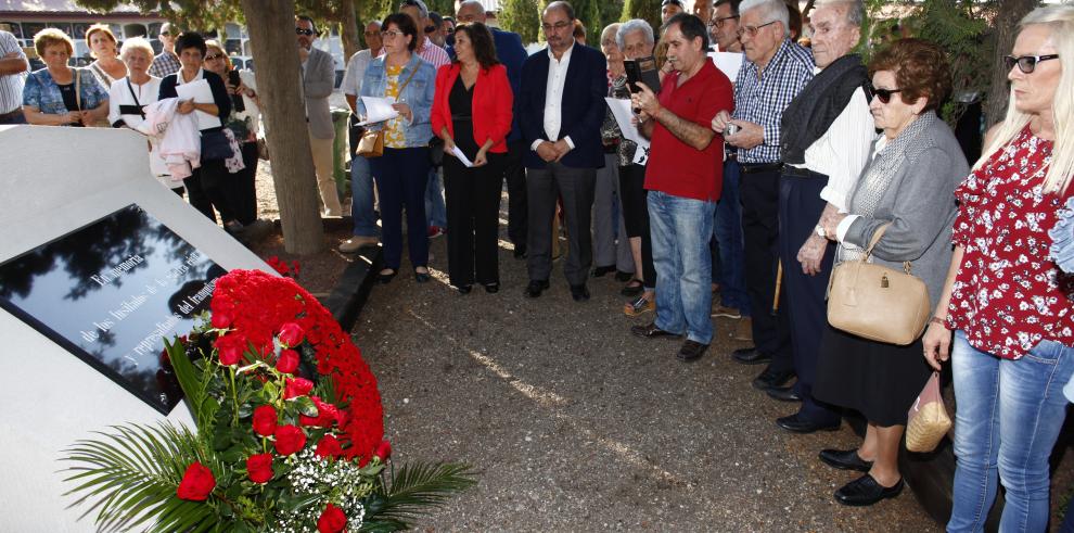 El presidente Lambán homenajea a los 120 fusilados en la guerra civil y el franquismo en Luceni 