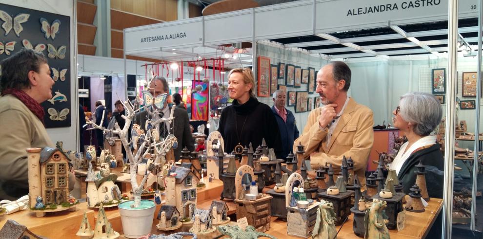 Gastón visita la Feria de Artesanía y anuncia un fuerte impulso presupuestario para el sector