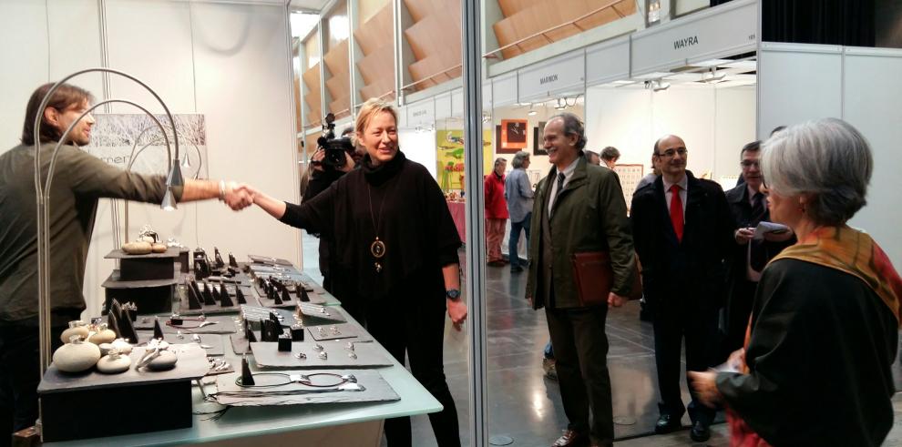 Gastón visita la Feria de Artesanía y anuncia un fuerte impulso presupuestario para el sector