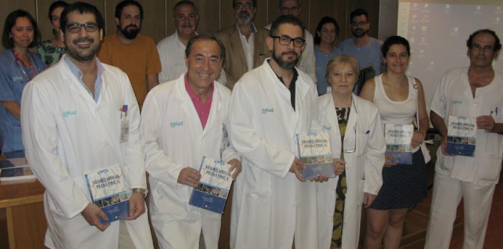 Dos especialistas del Infantil editan el primer manual de Neurocirugía infantil dirigido a pediatras en lengua española