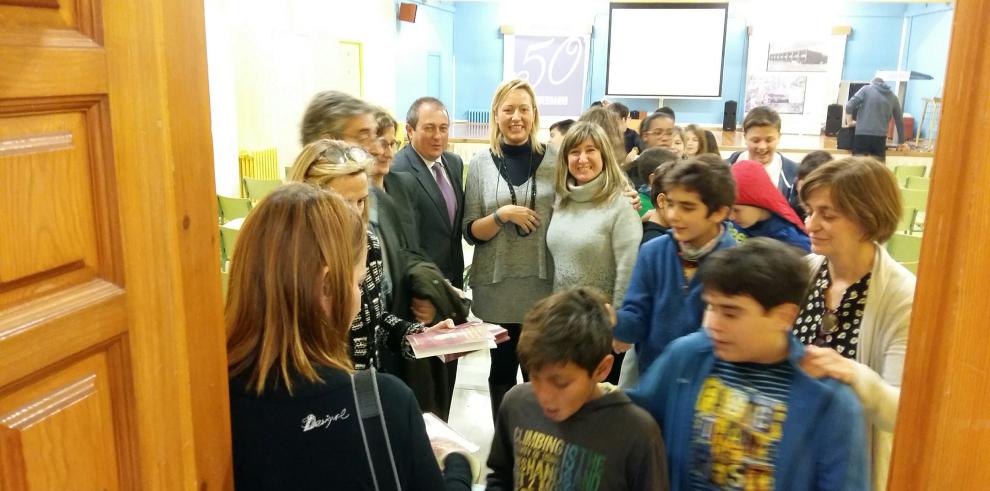 Gastón defiende una reforma constitucional consensuada ante 85 alumnos de 6º de Primaria de Huesca