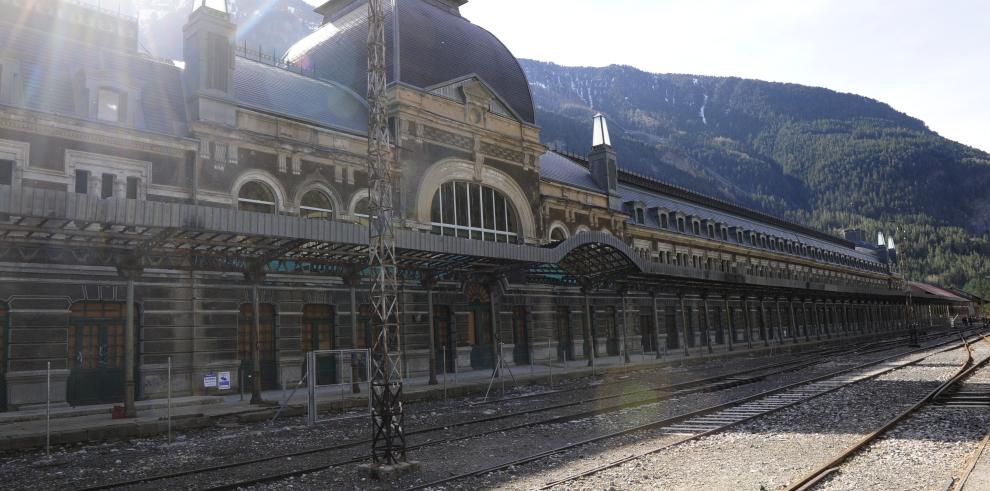 La ciudadanía aragonesa recupera  la Estación de Canfranc