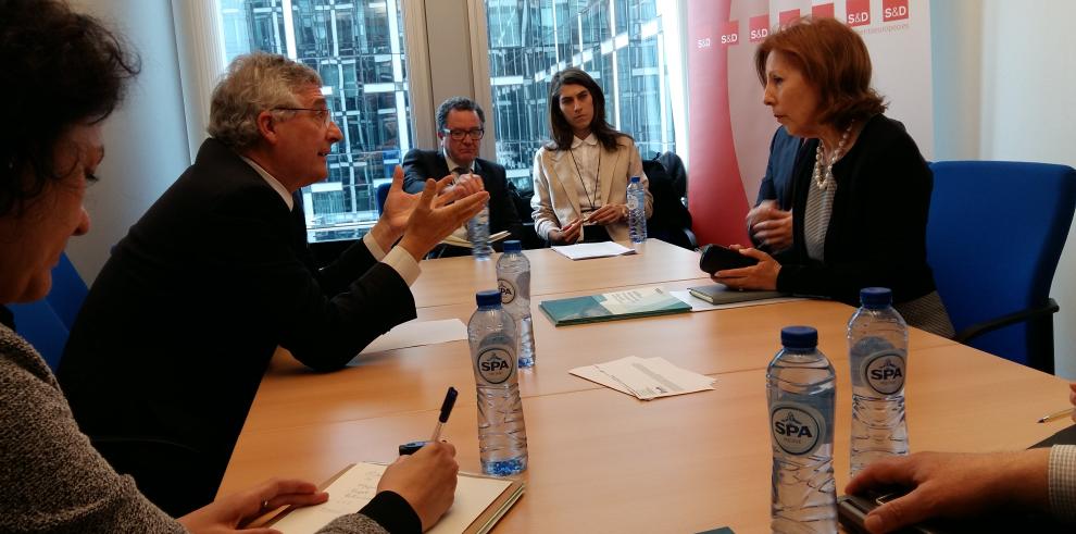 Olona busca en Bruselas apoyo para la descontaminación de lindano