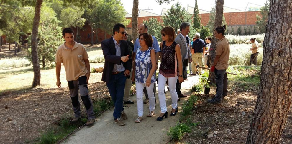 El Gobierno de Aragón abre a los vecinos de Valdefierro los recuperados jardines del antiguo centro de menores Buen Pastor