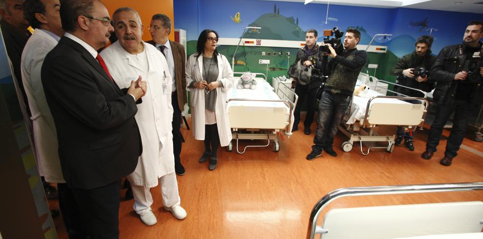 El Presidente de Aragón recibe a los Reyes Magos que visitan a los niños de la planta de oncología del Hospital Infantil, de la mano de Aspanoa