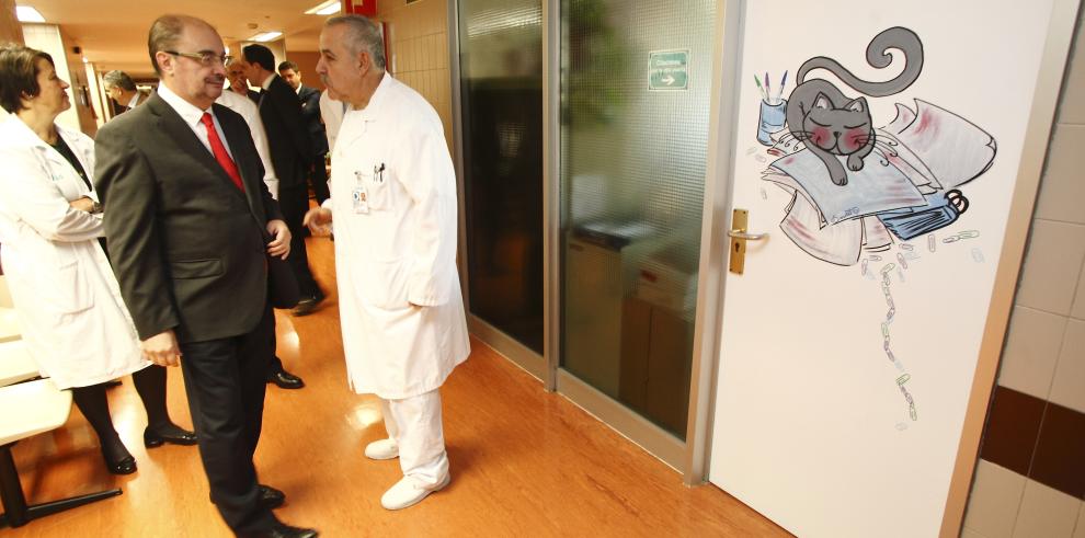 El Presidente de Aragón recibe a los Reyes Magos que visitan a los niños de la planta de oncología del Hospital Infantil, de la mano de Aspanoa