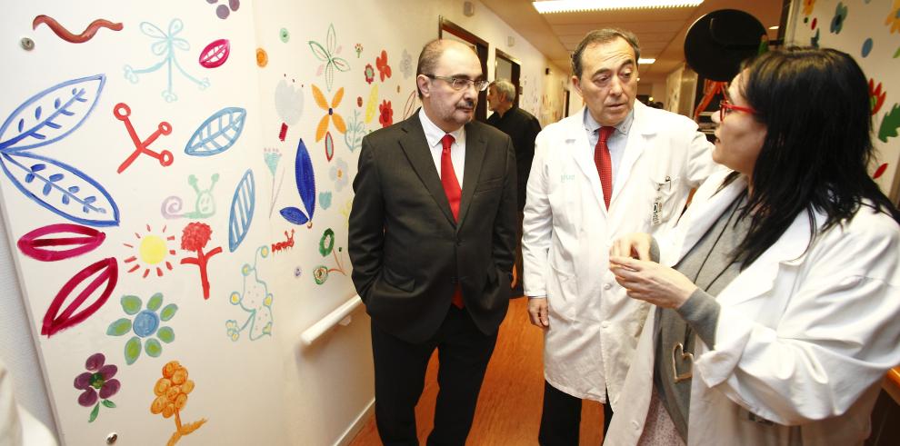 El Presidente de Aragón recibe a los Reyes Magos que visitan a los niños de la planta de oncología del Hospital Infantil, de la mano de Aspanoa