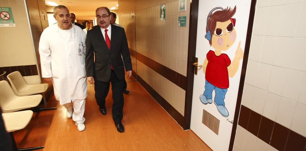 El Presidente de Aragón recibe a los Reyes Magos que visitan a los niños de la planta de oncología del Hospital Infantil, de la mano de Aspanoa