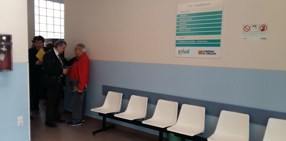 El consejero de Sanidad ha visitado el centro de salud de Casablanca, que atiende a más de 10.000 personas