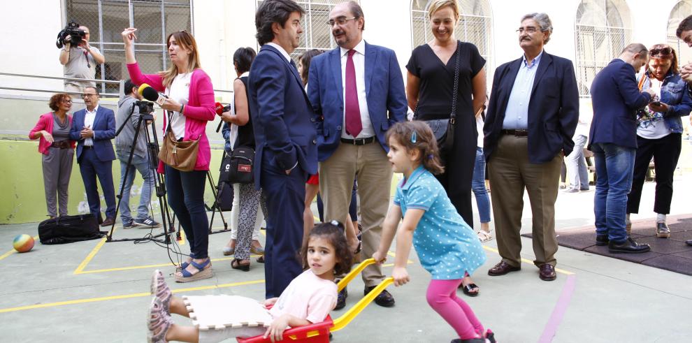 El Presidente de Aragón inaugura el inicio del curso escolar en Huesca donde  crece el número de aulas públicas que acogen a más de 18.000 niños