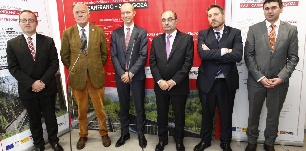 Los presidentes de Aragón y Aquitania suscriben en Canfranc el acuerdo de subvención de Bruselas para rehabilitar la línea Pau-Zaragoza