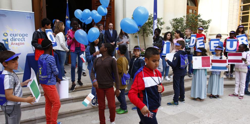 Alumnos del CEIP Juan XXIII lanzan sus deseos para Europa desde el Gobierno de Aragón