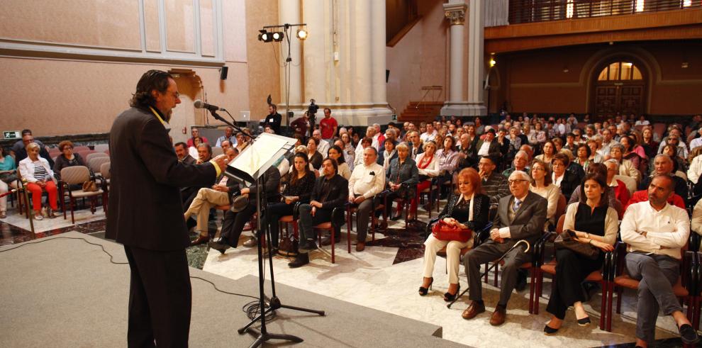 Un emotivo homenaje a los autores del Himno de Aragón pone fin a la celebración de San Jorge