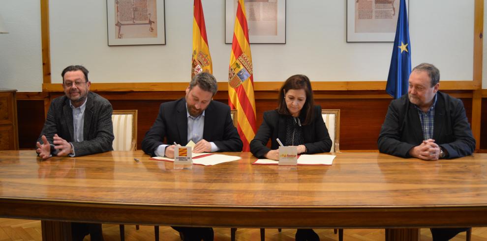 El Gobierno de Aragón y la Famcp firman un convenio para facilitar que todos los municipios de Aragón cuenten con una figura de planeamiento urbanístico