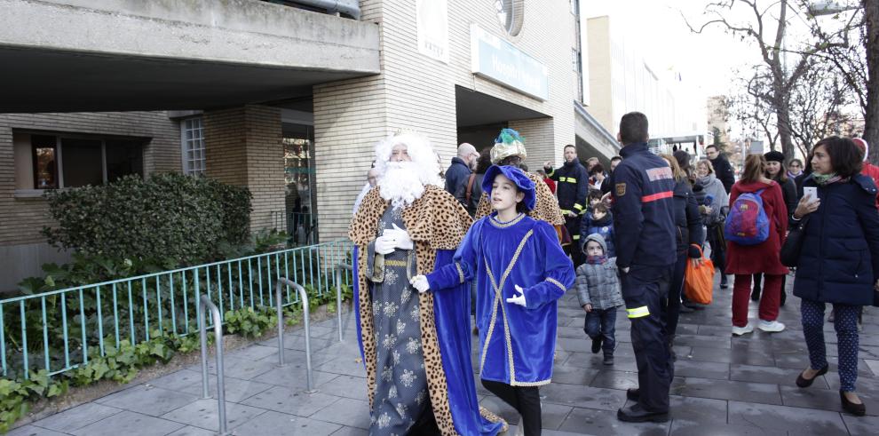 Los Reyes Magos llevan su magia y regalos al Hospital Infantil