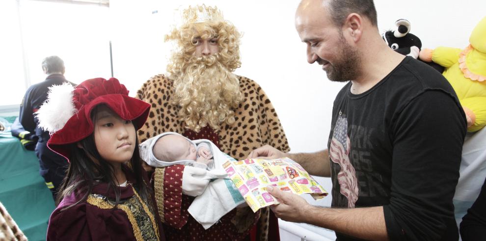 Los Reyes Magos llevan su magia y regalos al Hospital Infantil