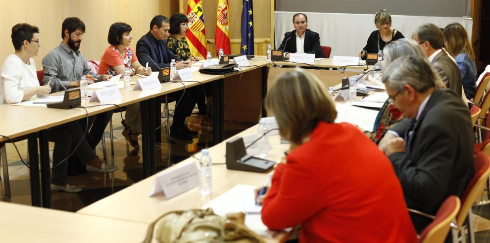 Una mesa de trabajo para la búsqueda de soluciones al sobreendeudamiento familiar