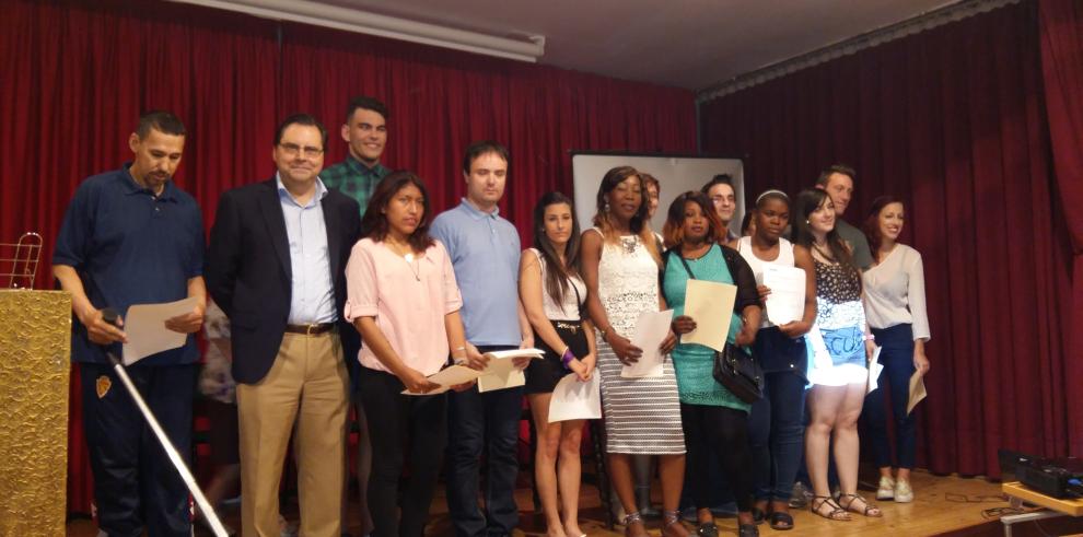 Un total de 14 alumnos del Centro OSCUS obtienen el diploma de Educación Secundaria para Adultos 