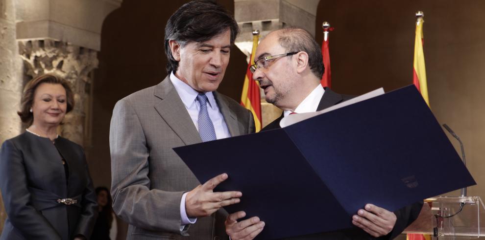 El catedrático de Bioquímica y Biología Molecular recibió el Premio Aragón 2016