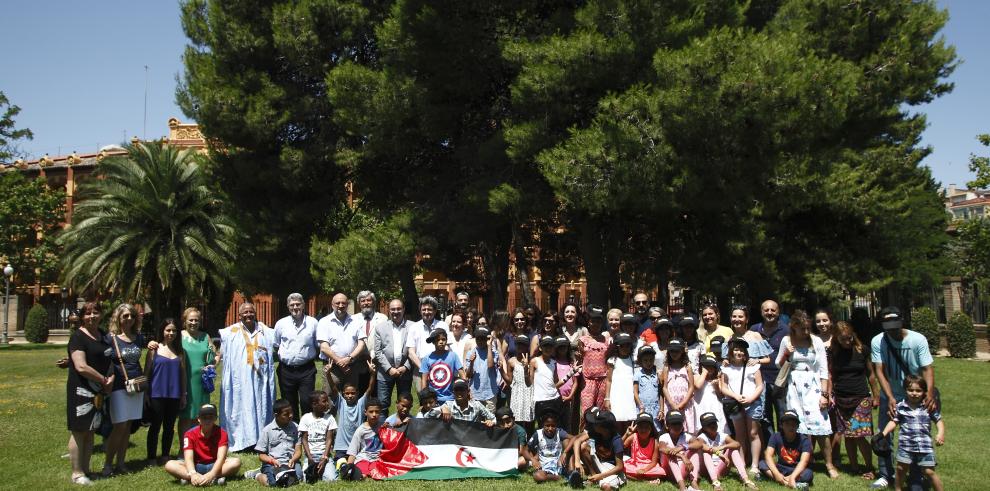 El Presidente de Aragón da la bienvenida a los niños saharauis que pasan en Aragón sus “Vacaciones en Paz”