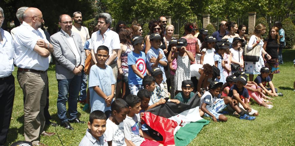 El Presidente de Aragón da la bienvenida a los niños saharauis que pasan en Aragón sus “Vacaciones en Paz”