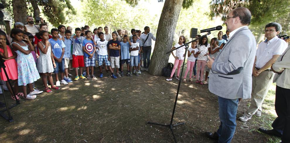 El Presidente de Aragón da la bienvenida a los niños saharauis que pasan en Aragón sus “Vacaciones en Paz”