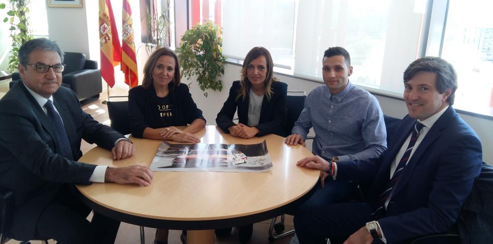 Mayte Pérez recibe a los pilotos Cristian García y Rebeca Liso, tras hacer historia como pilotos de rally