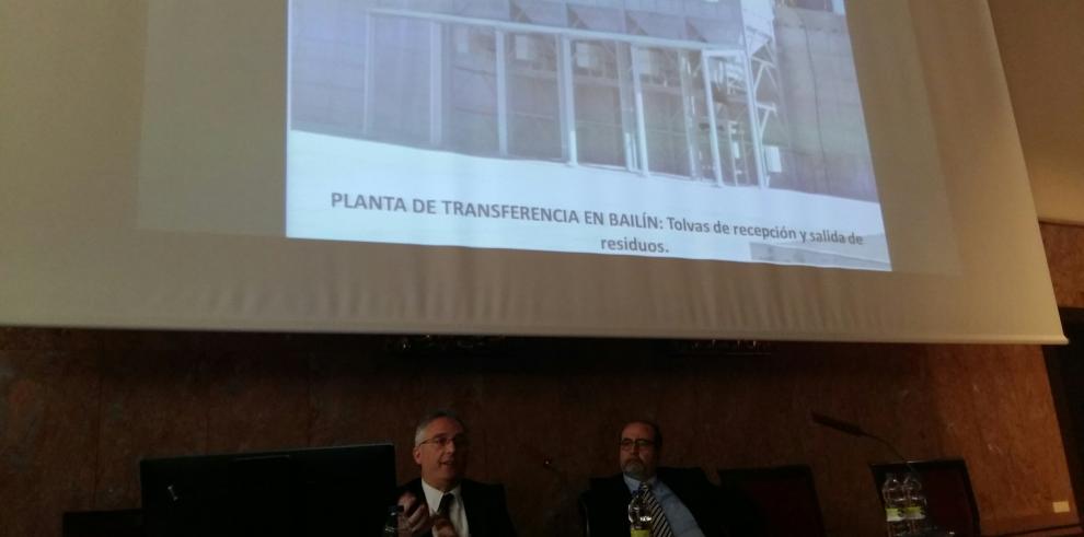 Joaquín Olona acerca la problemática de la contaminación por lindano a los universitarios