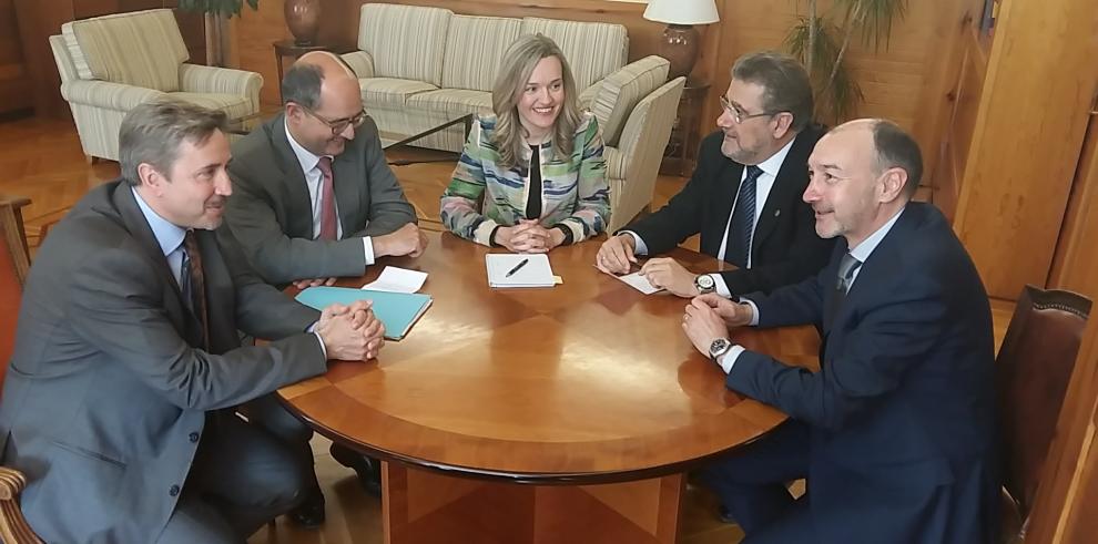 Pilar Alegría se reúne con los rectores de la Universidad de Zaragoza y la Universidad San Jorge