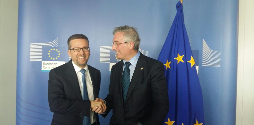 El comisario Moedas comparte la magnitud del problema del lindano y su tratamiento a escala europea