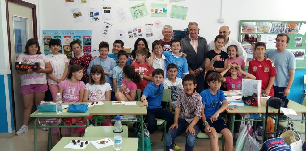 El Director General de Alimentación y Fomento Agroalimentario se apunta al reparto de frutas en los centros escolares  