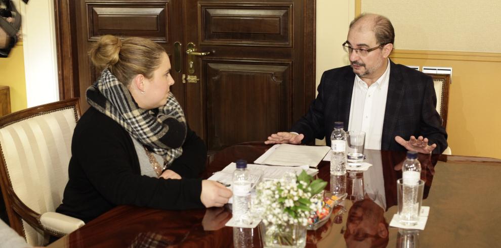 El Presidente de Aragón recibe a la Plataforma contra el cierre del cuartel militar de Huesca