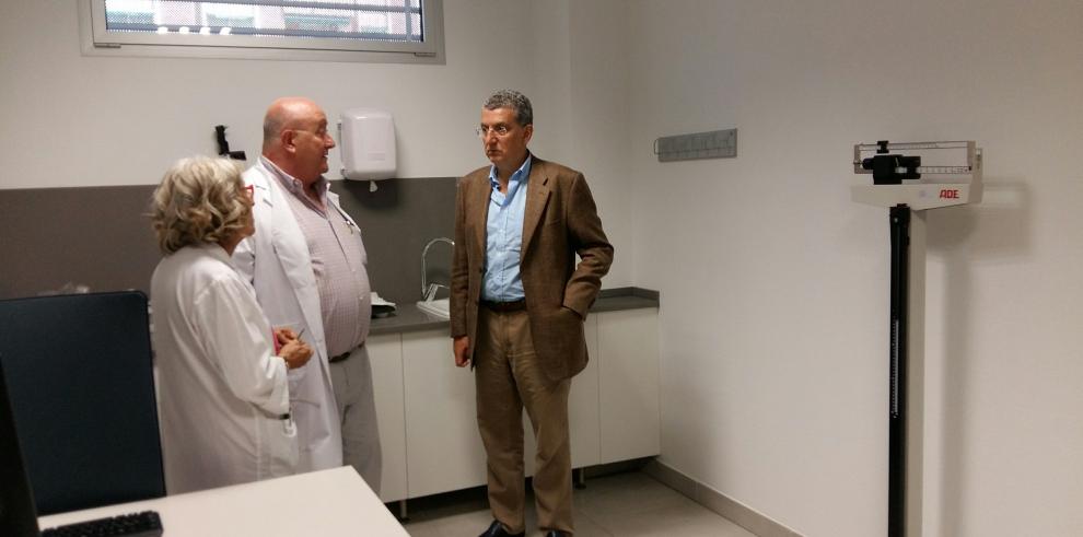 Celaya visita el centro de salud de La Almozara