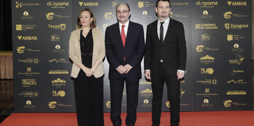 Gala de los premios Simón 2016. Javier Lambán, presidente de Aragón asiste con la consejera de Cultura, Educación y Deporte, Mayte Pérez a la entrega de premios de la Academia del Cine Aragonés.