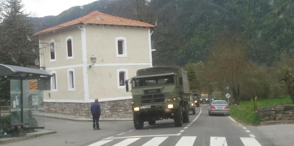 Efectivos de la UME y un vehículo del 112 Aragón destinado a mejorar las comunicaciones refuerzan la búsqueda del desaparecido en Bujaruelo