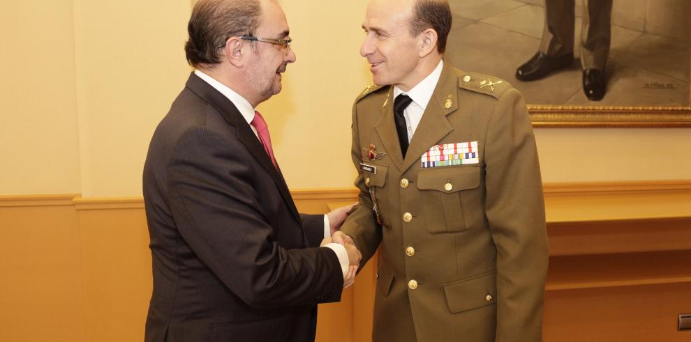 Javier Lambán recibe al nuevo director de la Academia General Militar de Zaragoza