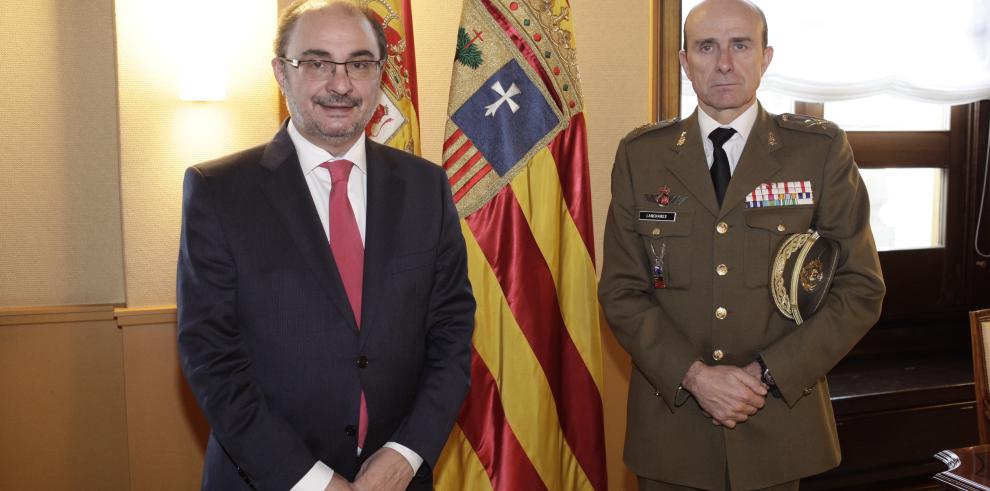 Javier Lambán recibe al nuevo director de la Academia General Militar de Zaragoza