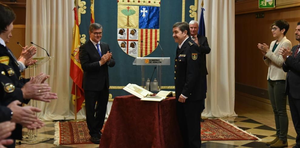 Antonio Placer toma posesión como nuevo jefe de la Unidad Adscrita de la Policía Nacional en la Comunidad Autónoma de Aragón