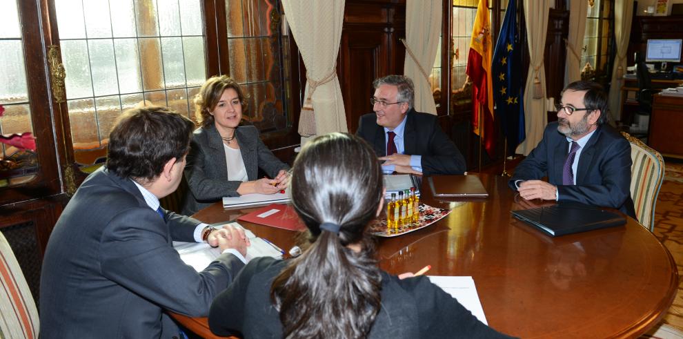 Joaquín Olona explica a García Tejerina su propuesta de mejora de la PAC