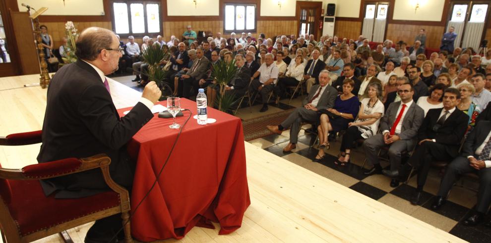 Javier Lambán, pregonero del Pilar en la Casa de Aragón en Barcelona en la celebración de su centenario