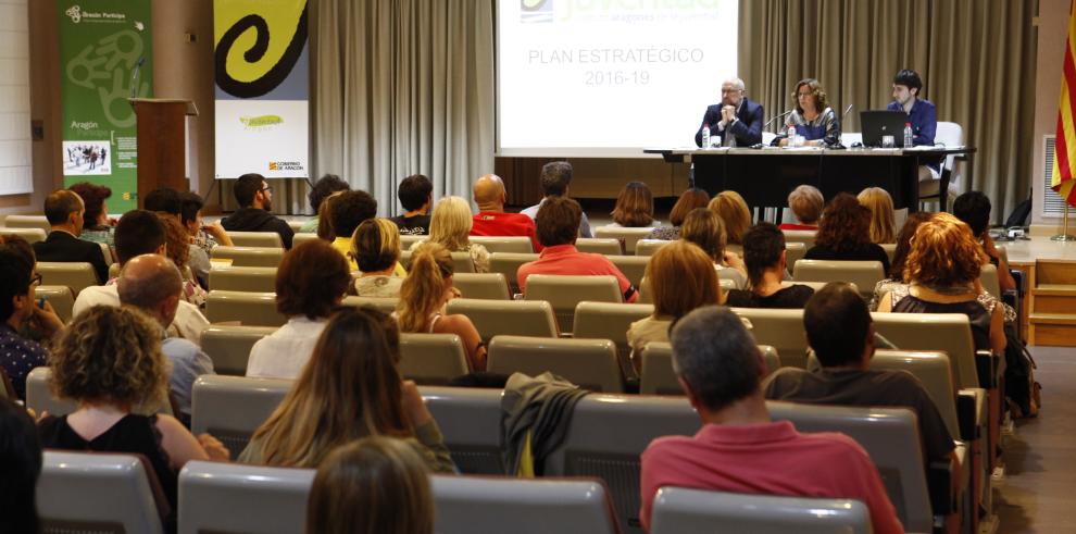 Un centenar de personas participa en la primera reunión del proceso de participación para la elaboración del Plan Estratégico del Instituto Aragonés de la Juventud