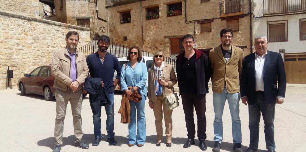 Mayte Pérez recuerda la figura de Desideri Lombarte con los alumnos y profesores del Matarraña