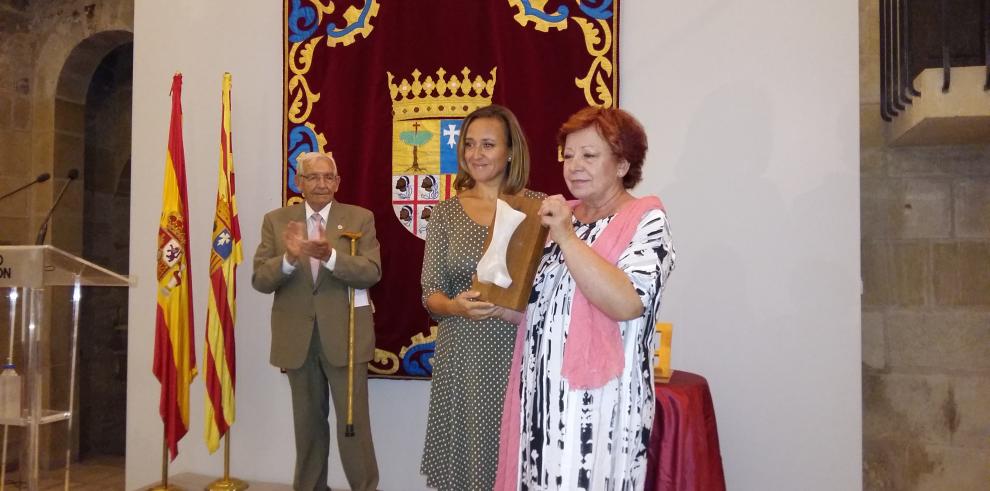 Ignacio Almudévar y María Victoria Nicolás reciben ex aequo el Premio Chuana Coscujuela 2016