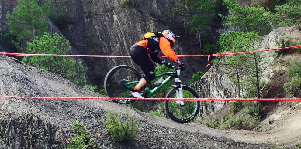 Touroperadoras británicas visitan las opciones BTT en Aragón