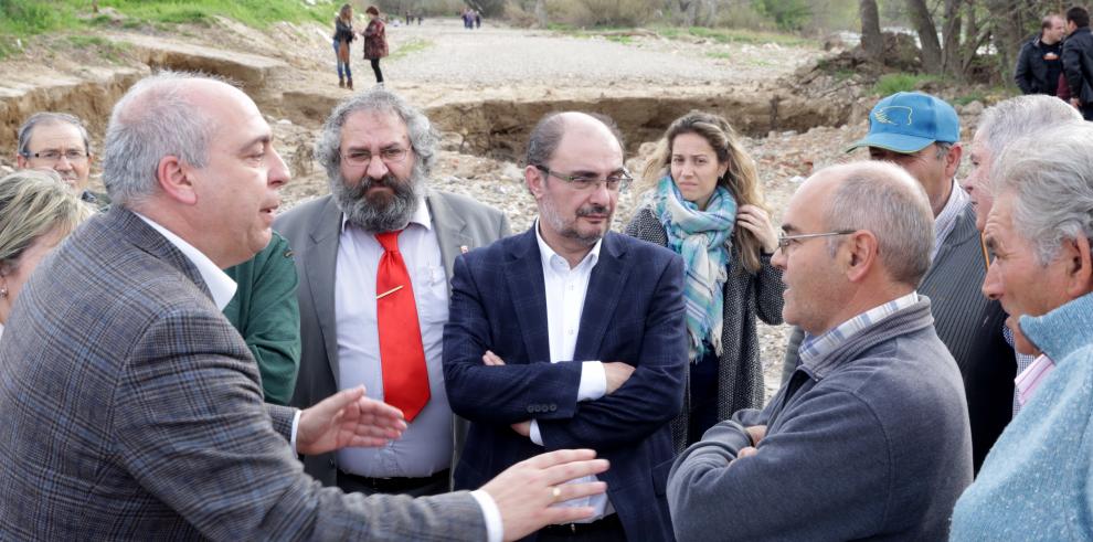 El presidente de Aragón , Javier Lambán, visita localidad ribereña de Boquiñeni, afectada por la crecida del río Ebro.