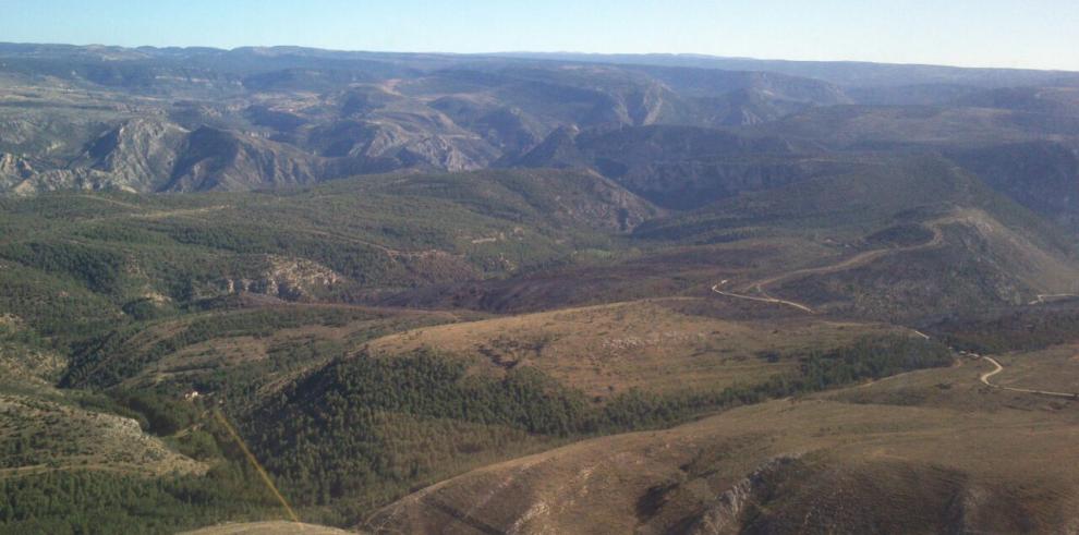 El Gobierno de Aragón da por controlado el incendio de Ejulve en Teruel