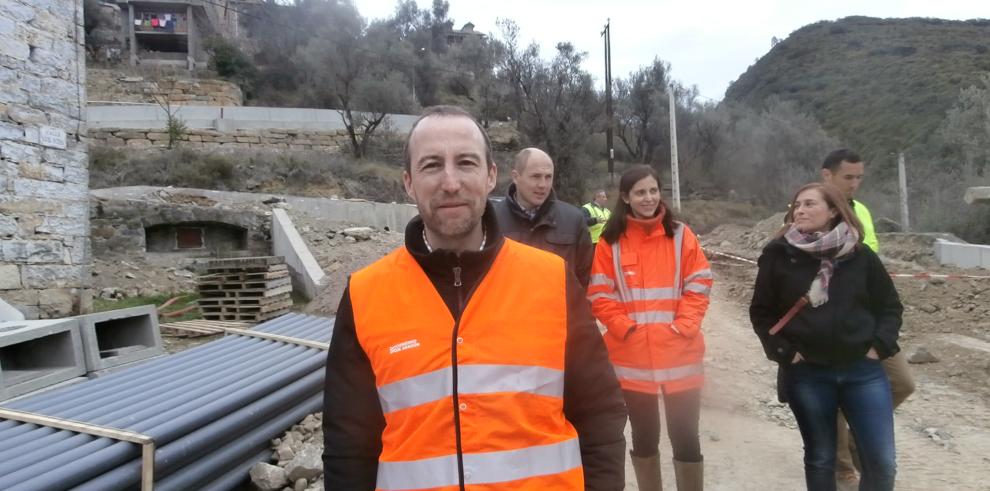 El director general de Movilidad e Infraestructuras visita las obras del acceso a Boltaña