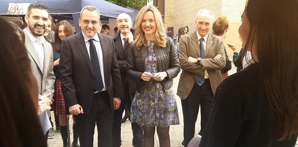 Pilar Alegría ha visitado la I Feria de Nanociencia para escolares de Aragón FENANÓMENOS