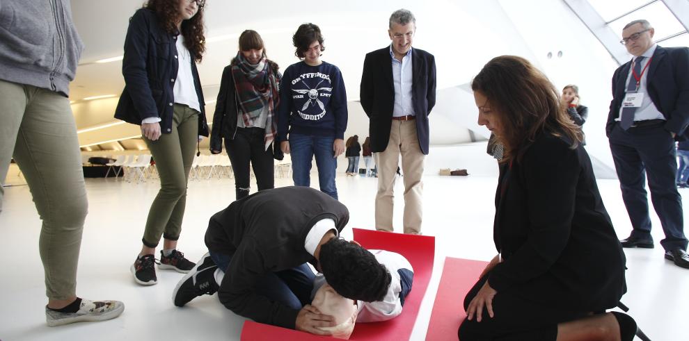 Celaya asiste un taller de reanimación cardiopulmonar con alumnos de Bachillerato